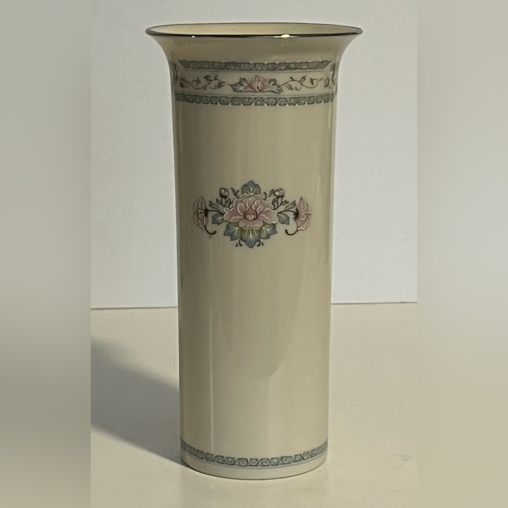 Vintage USA Lenox Charleston Vase Ivory With Silver Rim Floral Motif 6-3/4” Tall